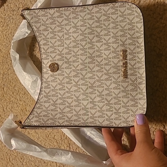 Michael Kors cross body - Picture 3 of 10